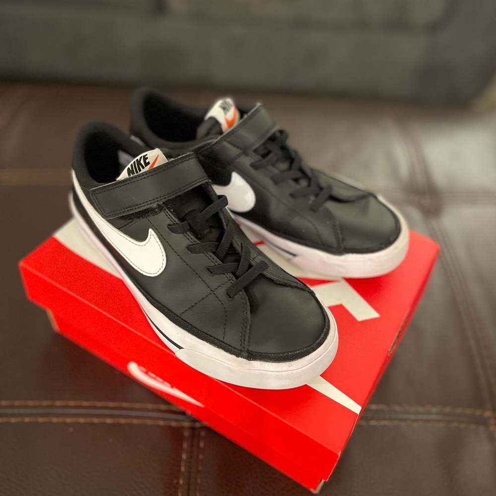 Nike shoes size 3 youth- Court legacy